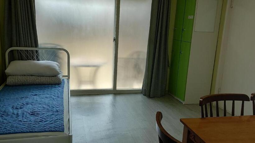 패밀리 룸, Hans House