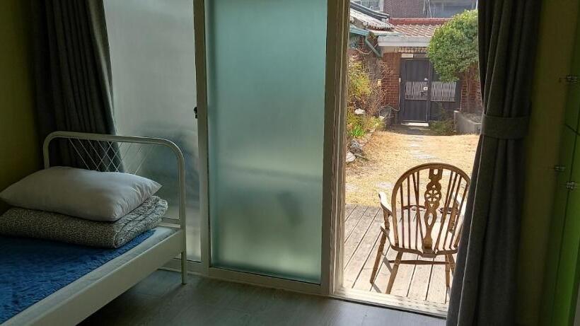 Семейный Номер, Hans House