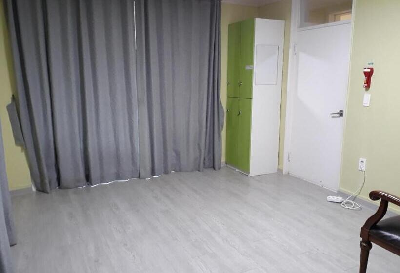 Семейный Номер, Hans House