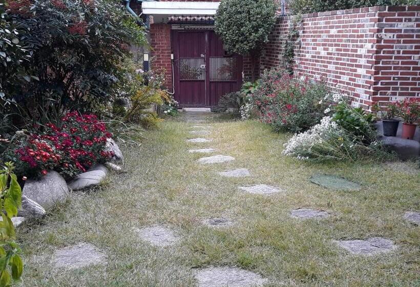 Семейный Номер, Hans House