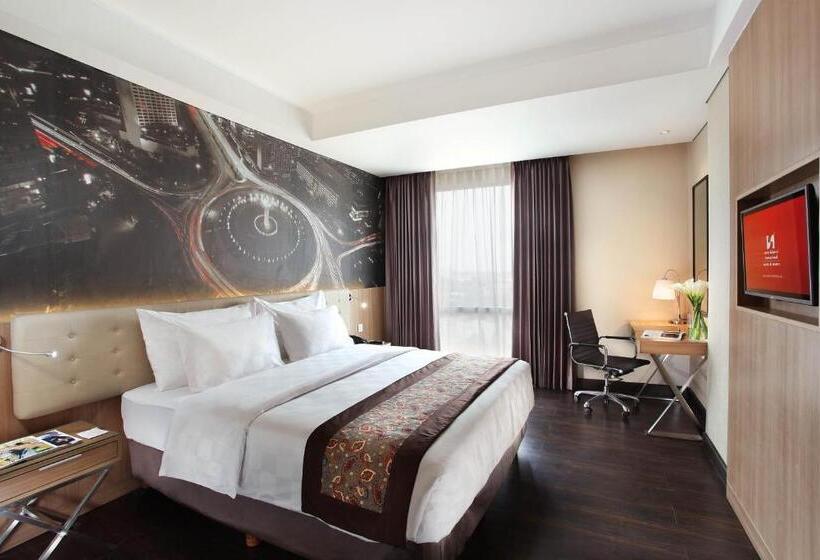 Номер Deluxe, Swiss Belhotel Airport Jakarta