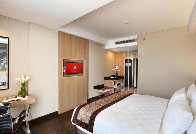 Номер Deluxe, Swiss Belhotel Airport Jakarta