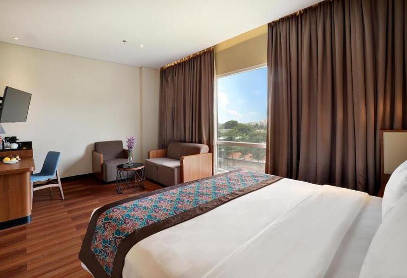 Номер Deluxe, Swiss Belhotel Airport Jakarta