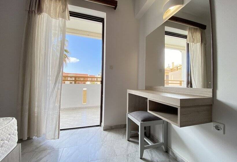 דירת חדר בסיסית, Domenica Apartments