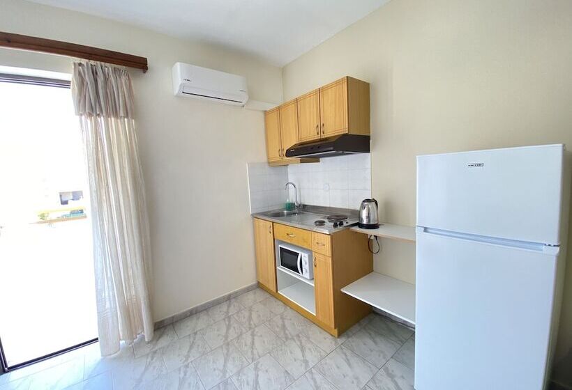 דירת חדר בסיסית, Domenica Apartments