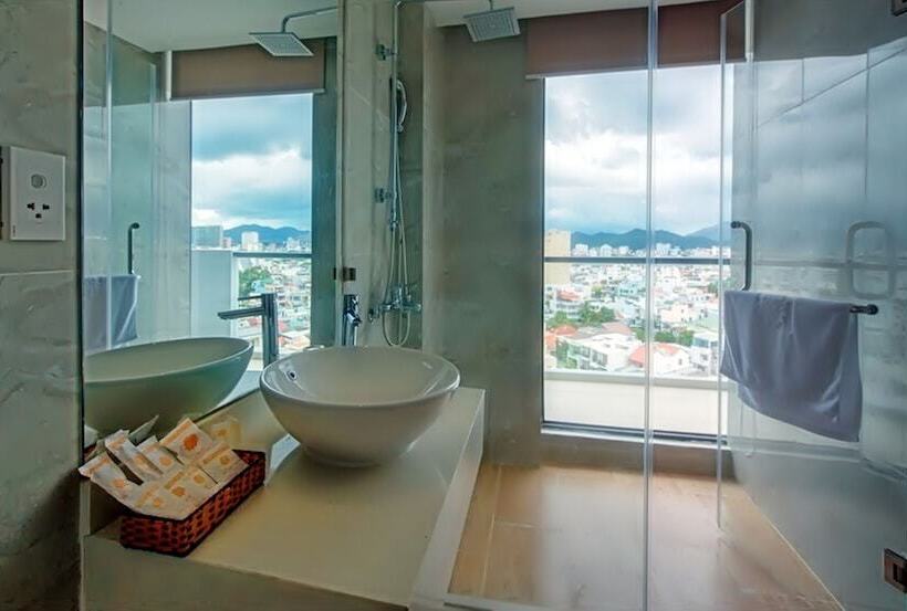 اتاق لوکس, Daisy