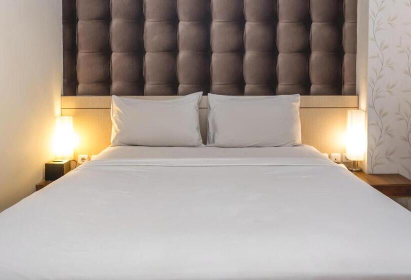 Executive Suite, Feodora