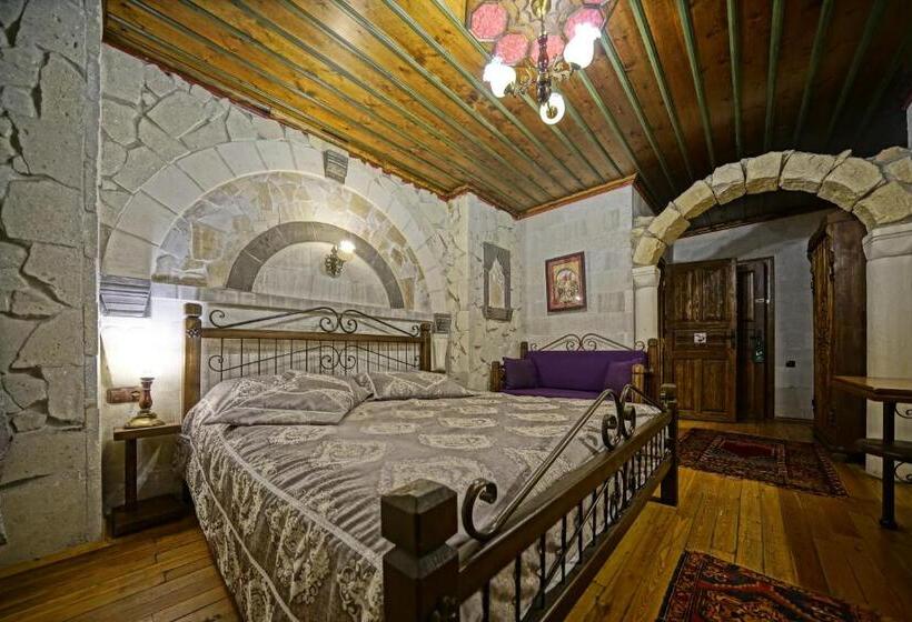 Quarto Estandar, Alaturca House