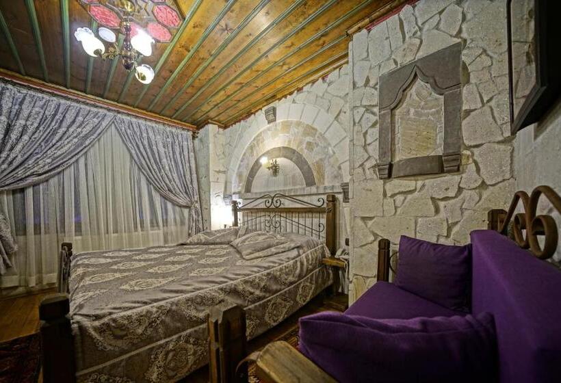 Quarto Estandar, Alaturca House
