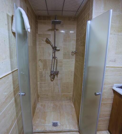 غرفة إقتصادية داخلية, Alaturca House