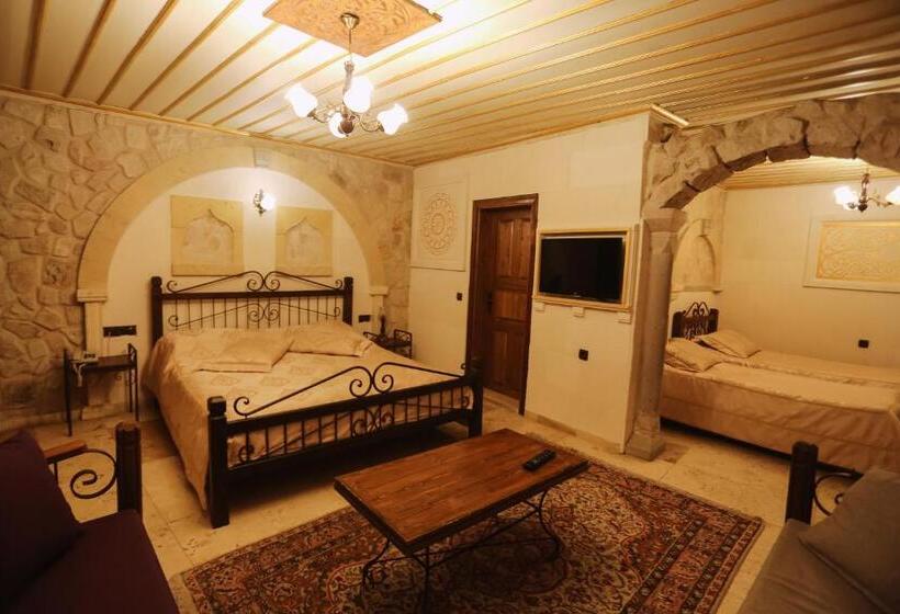 غرفة عائلية, Alaturca House