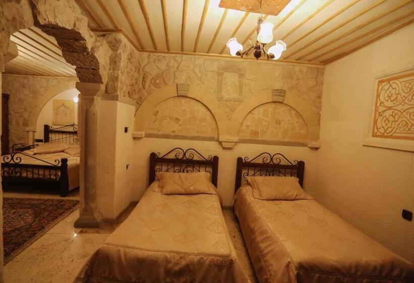 غرفة عائلية, Alaturca House