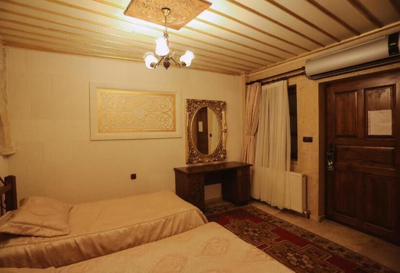 غرفة عائلية, Alaturca House