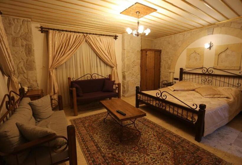 غرفة عائلية, Alaturca House