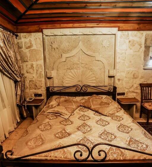 اتاق لوکس, Alaturca House