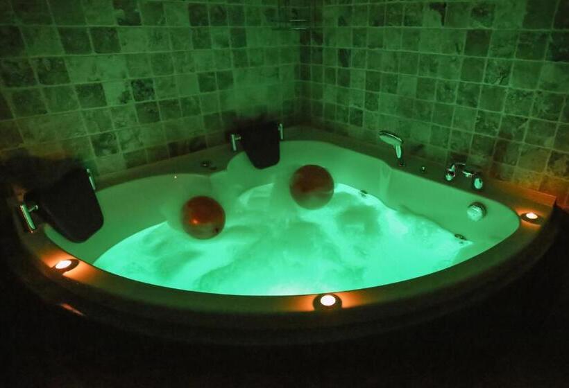 غرفة ديلوكس, Alaturca House