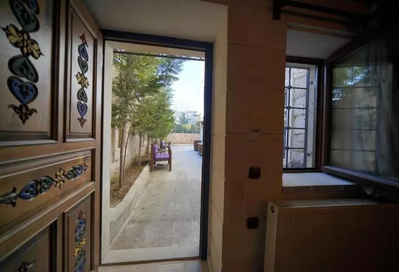 デラックストリプルルーム, Alaturca House