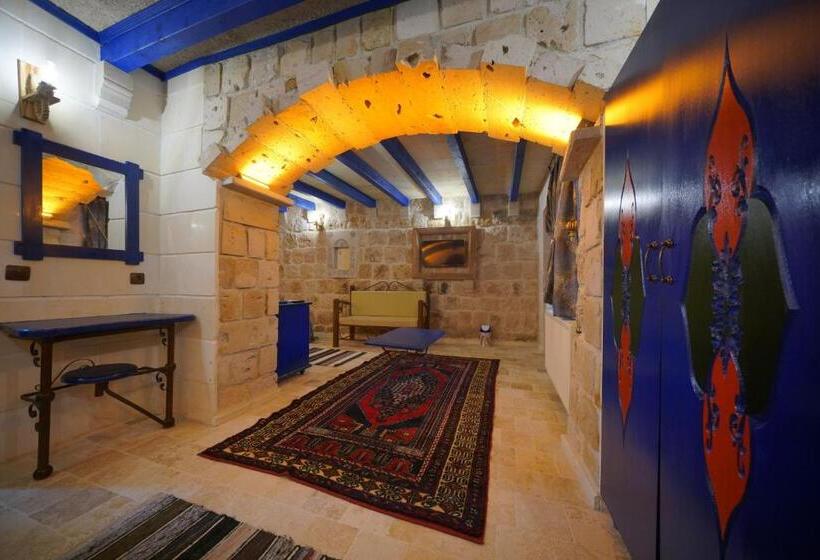 غرفة ديلوكس ثلاثية, Alaturca House