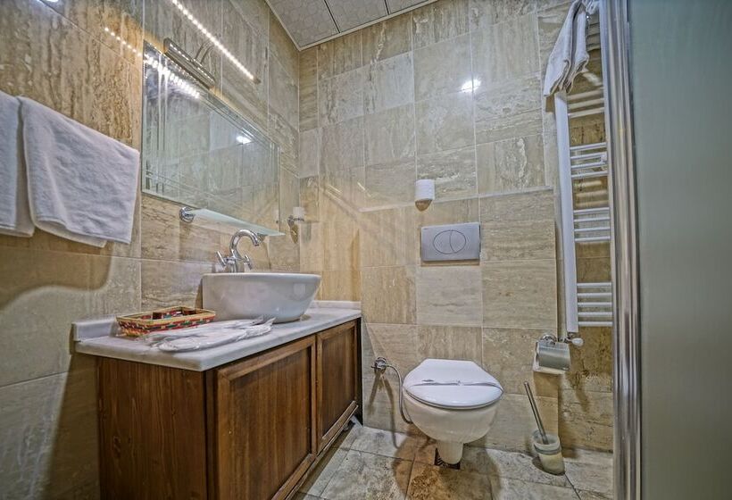 Quarto Estandar, Alaturca House