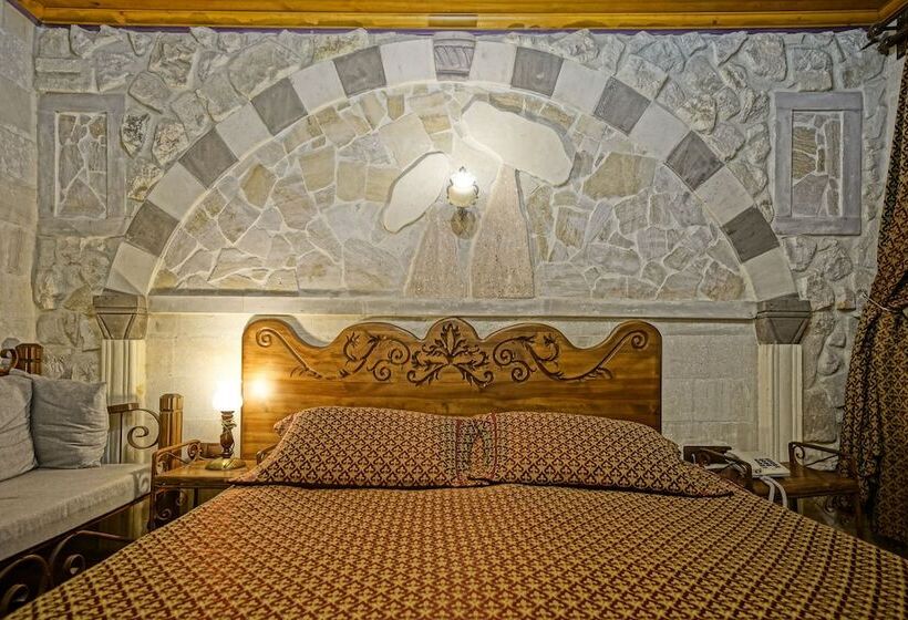 Quarto Estandar, Alaturca House