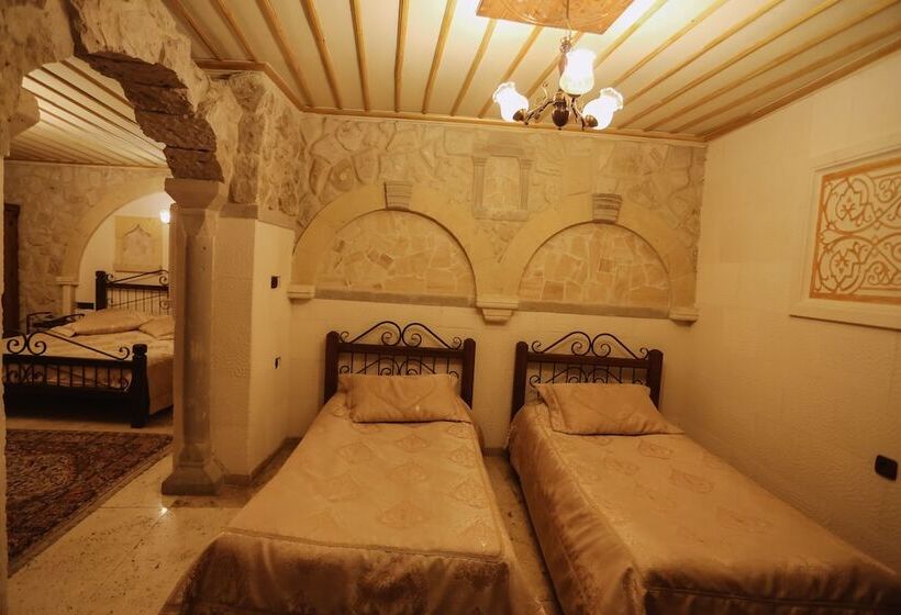 غرفة عائلية, Alaturca House