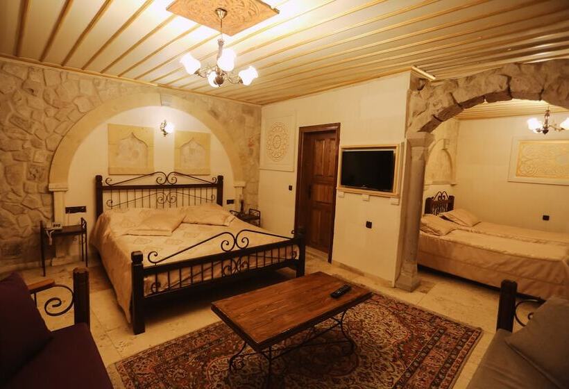 غرفة عائلية, Alaturca House