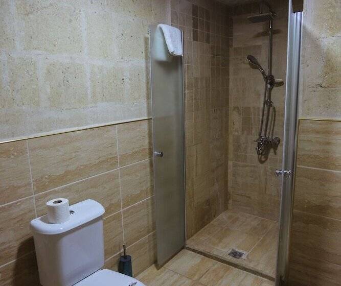 غرفة إقتصادية داخلية, Alaturca House