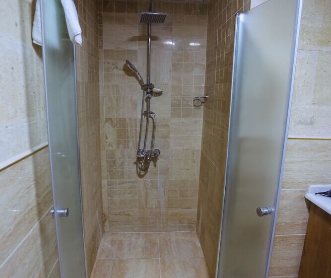 غرفة إقتصادية داخلية, Alaturca House