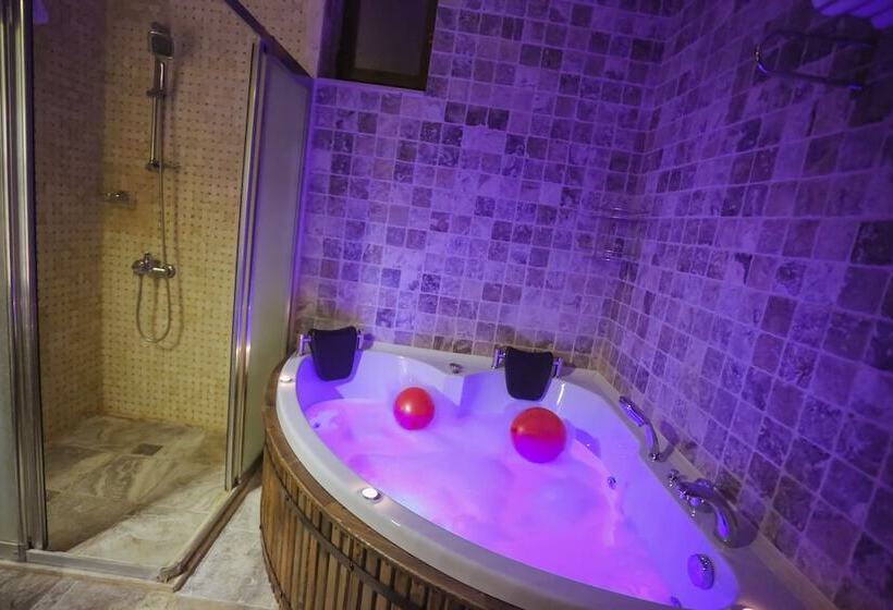 Quarto Deluxe, Alaturca House