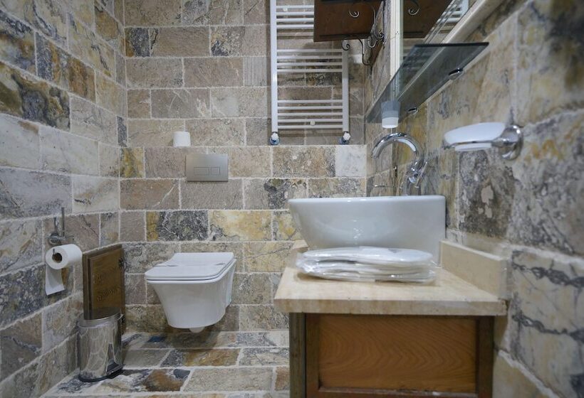 غرفة ديلوكس ثلاثية, Alaturca House