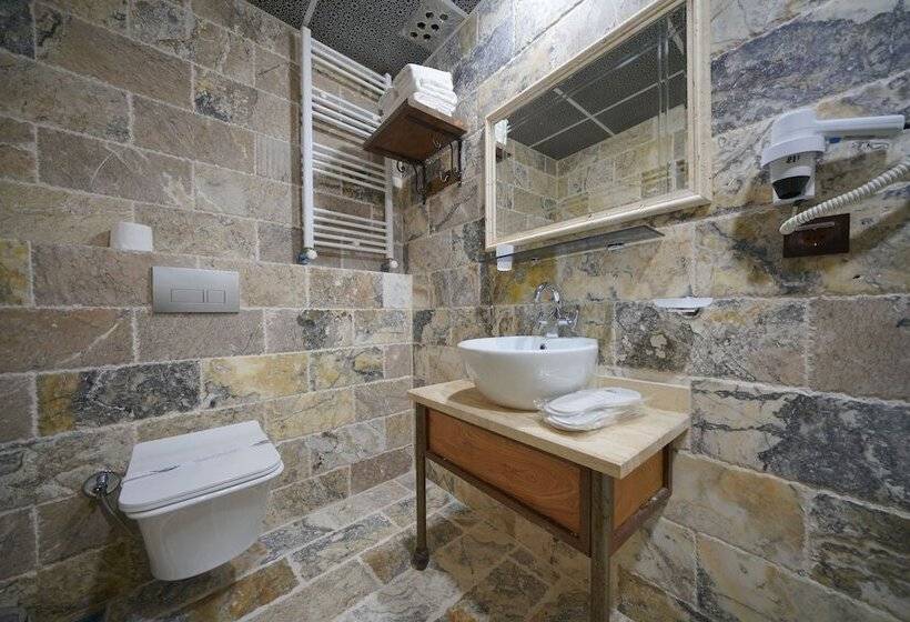 غرفة ديلوكس ثلاثية, Alaturca House