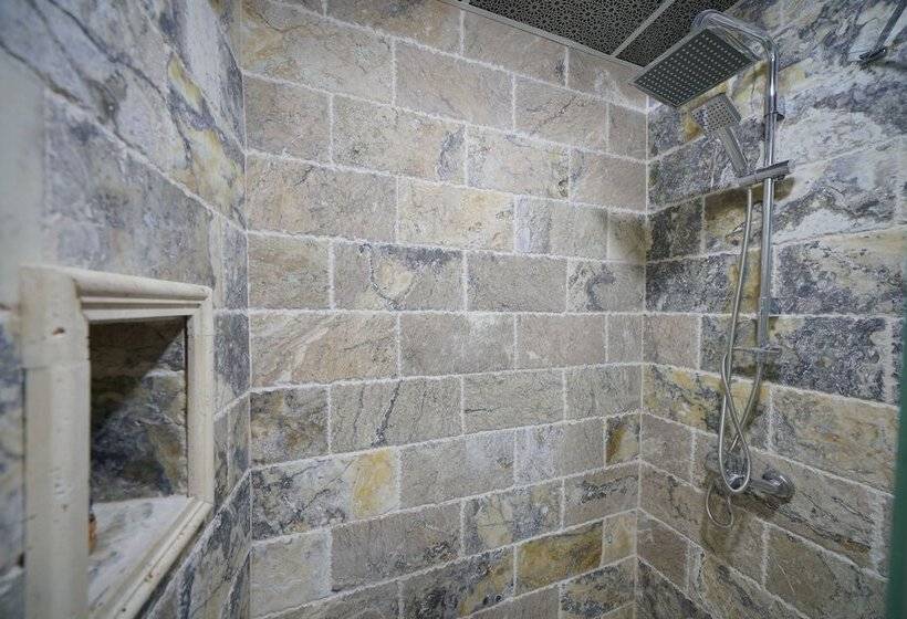 غرفة ديلوكس ثلاثية, Alaturca House