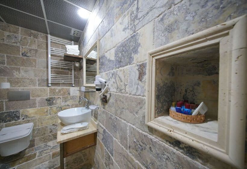 غرفة ديلوكس ثلاثية, Alaturca House