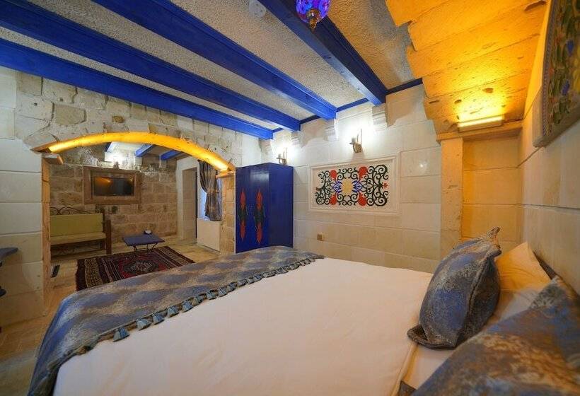 غرفة ديلوكس ثلاثية, Alaturca House