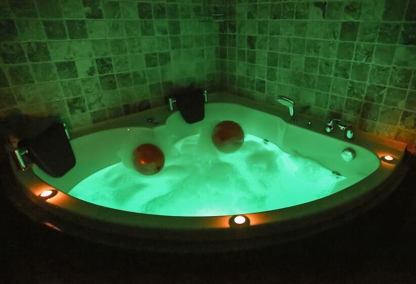 غرفة ديلوكس, Alaturca House