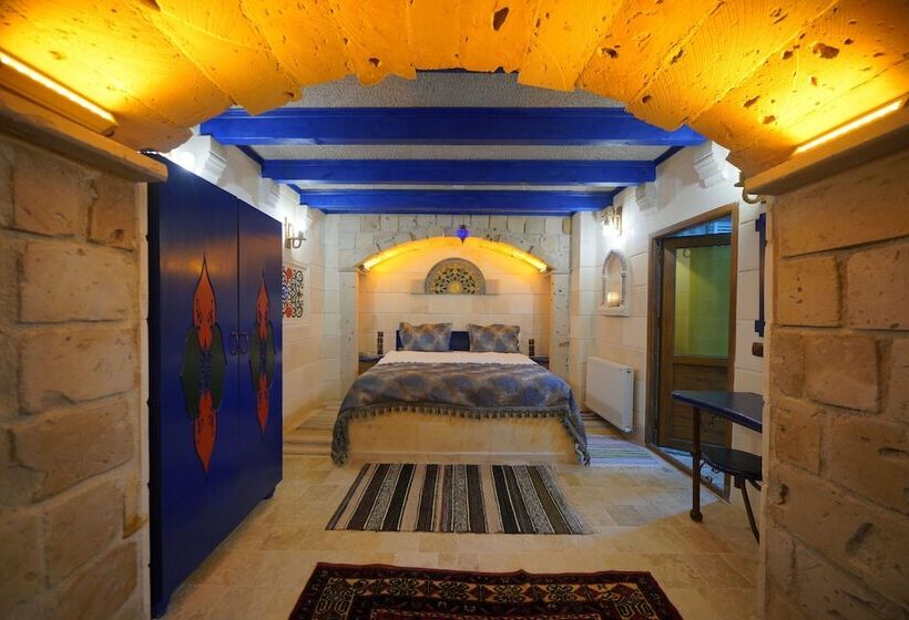 غرفة ديلوكس ثلاثية, Alaturca House