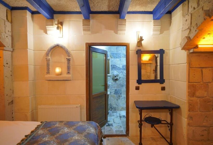 غرفة ديلوكس ثلاثية, Alaturca House