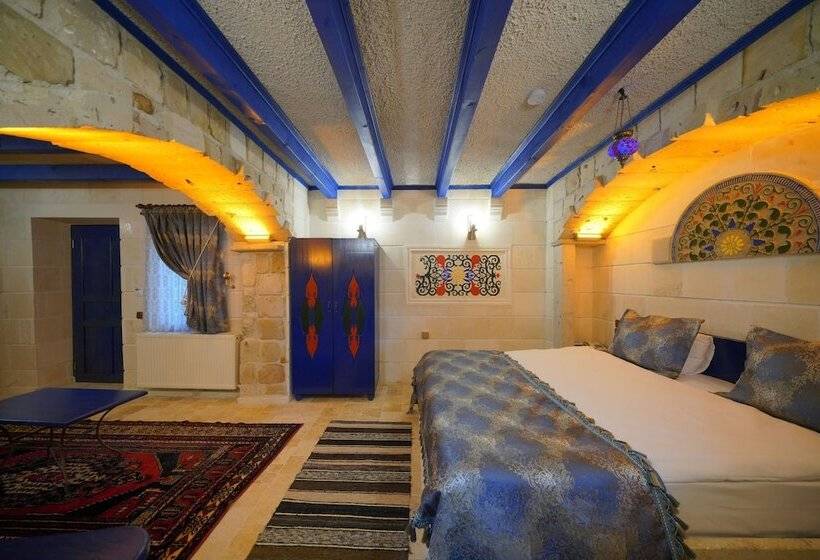 غرفة ديلوكس ثلاثية, Alaturca House