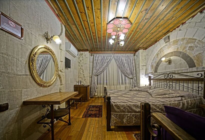 Quarto Estandar, Alaturca House
