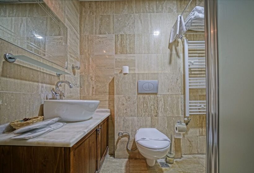 Quarto Estandar, Alaturca House