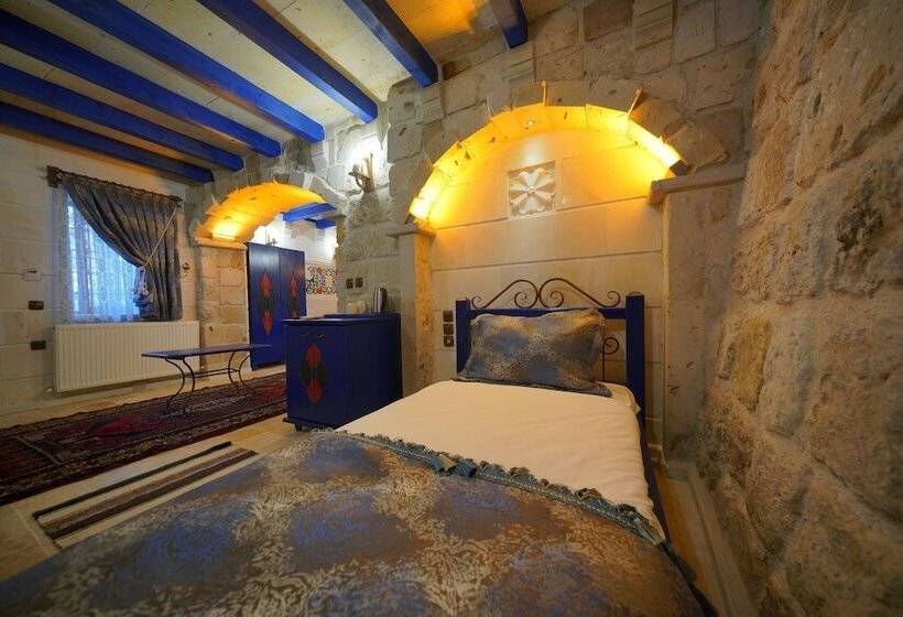 غرفة ديلوكس ثلاثية, Alaturca House