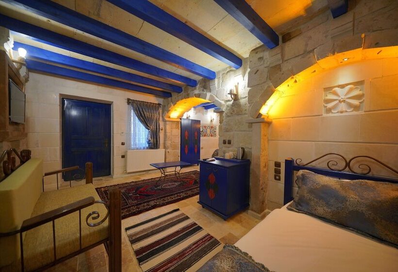 غرفة ديلوكس ثلاثية, Alaturca House