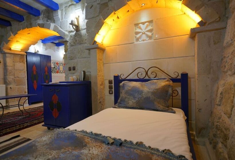 غرفة ديلوكس ثلاثية, Alaturca House