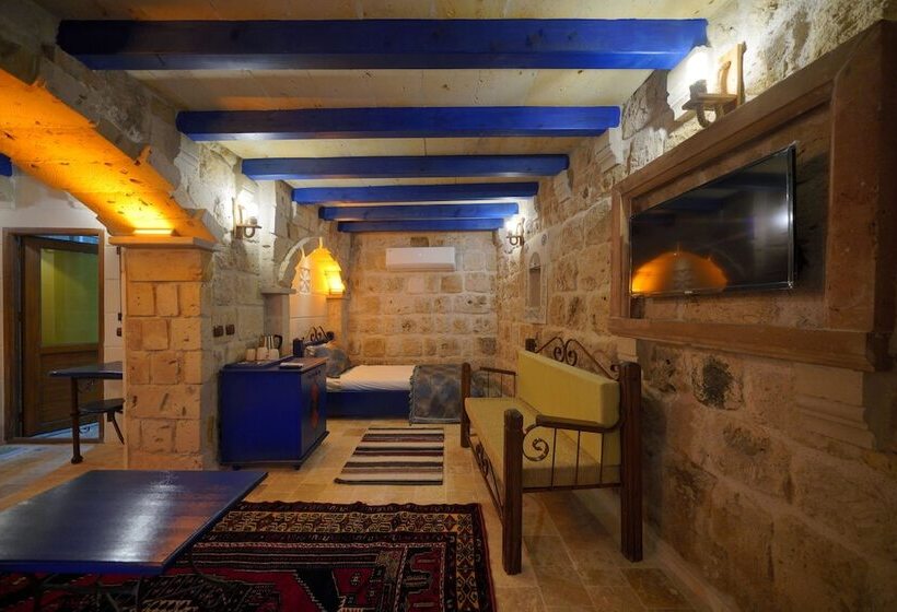 غرفة ديلوكس ثلاثية, Alaturca House