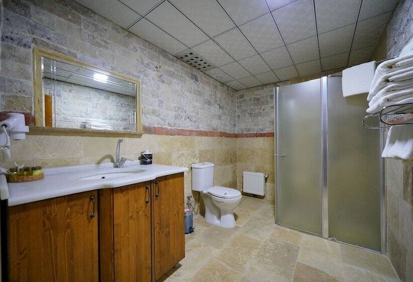 غرفة عائلية, Alaturca House