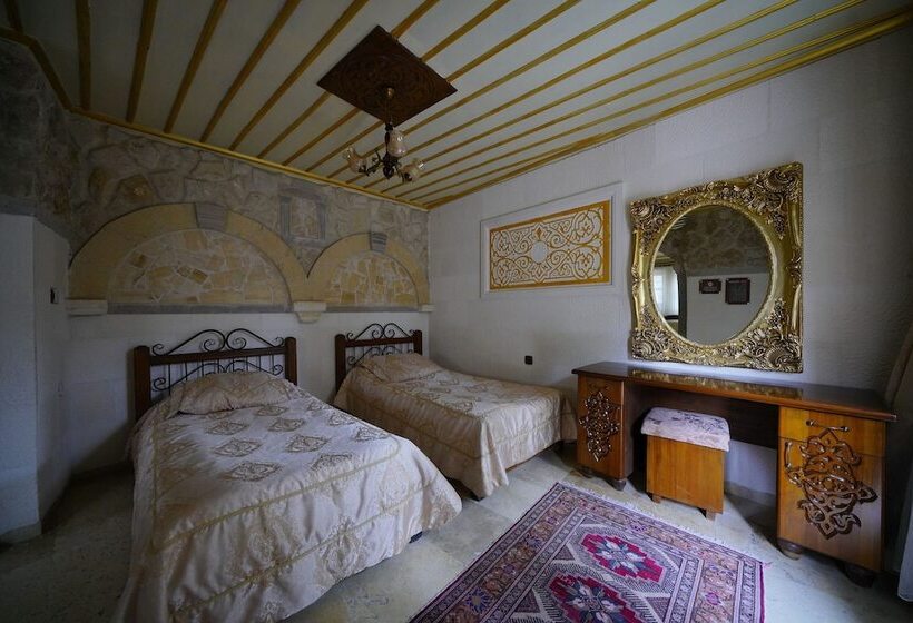 غرفة عائلية, Alaturca House