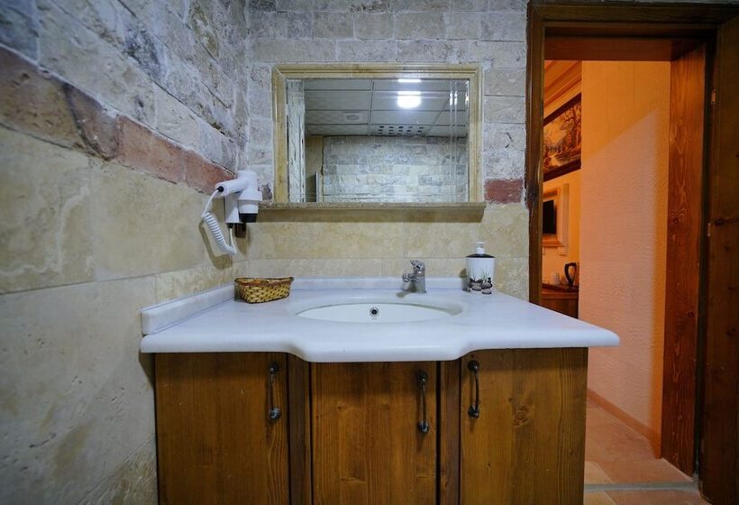 غرفة إقتصادية داخلية, Alaturca House