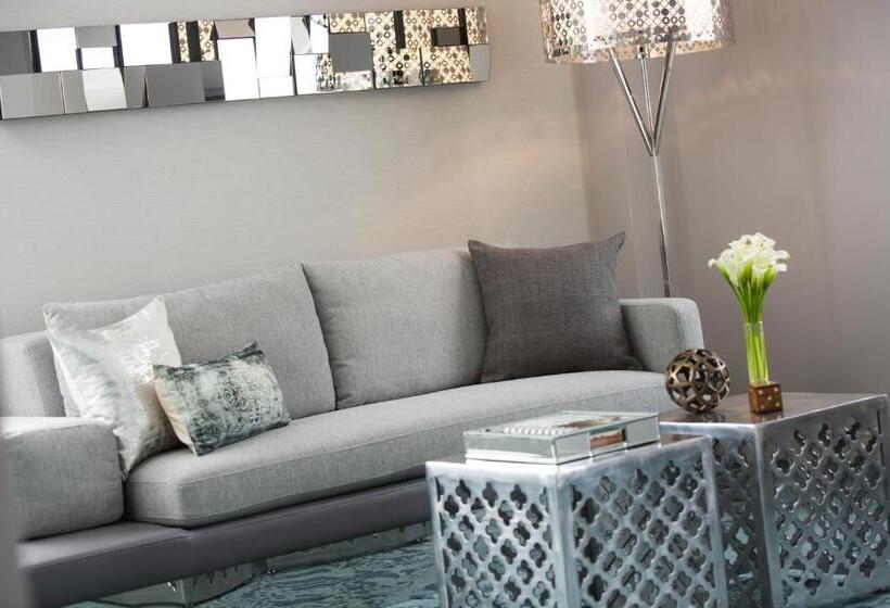 חדר דחוקס עם מיטת קינג, Renaissance Albany