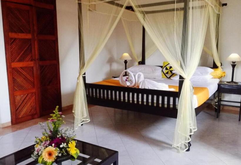 Номер Deluxe Вид на Бассейн, Haus Berlin