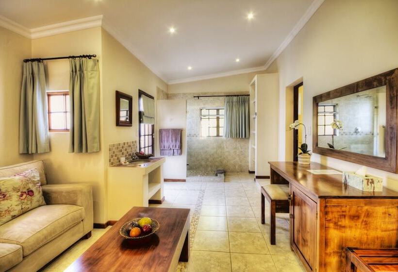 Family Suite, Nut Grove Boutique